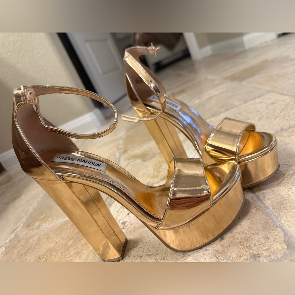 Steve Madden Gonzo Rose Gold.